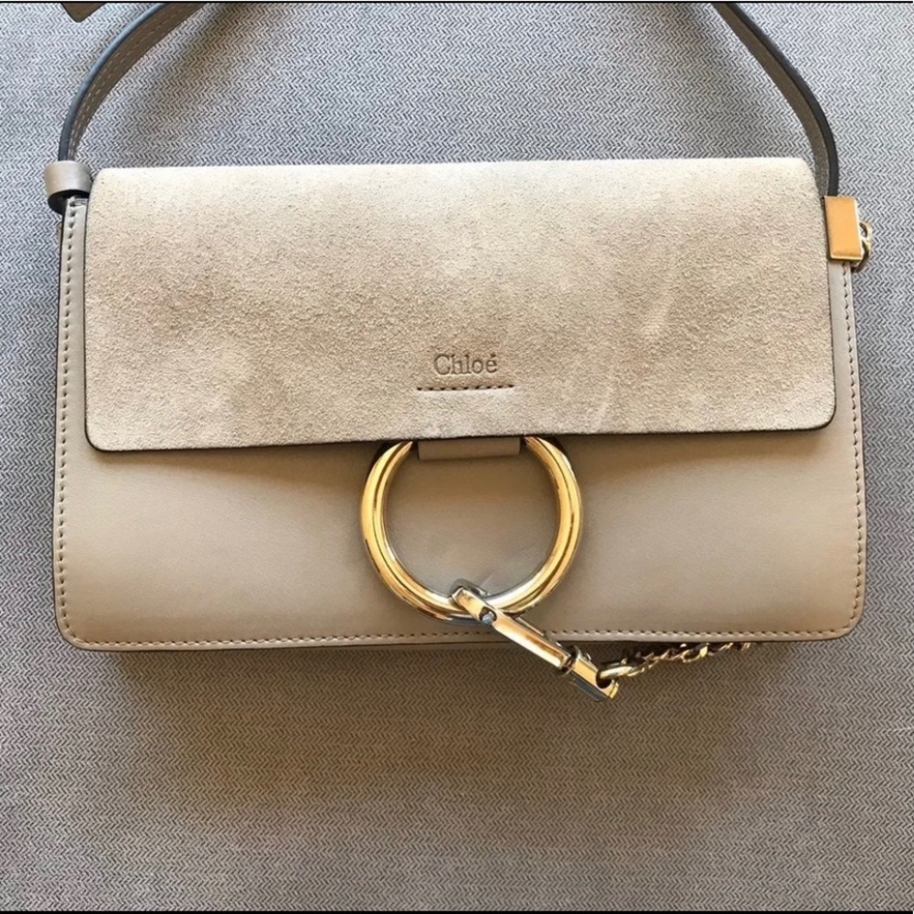 Chloe Gray Crossbody Bag with Sleek Design